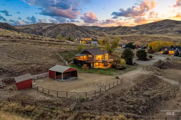 24 Horseshu Vue Cir, Horseshoe Bend, ID 83629