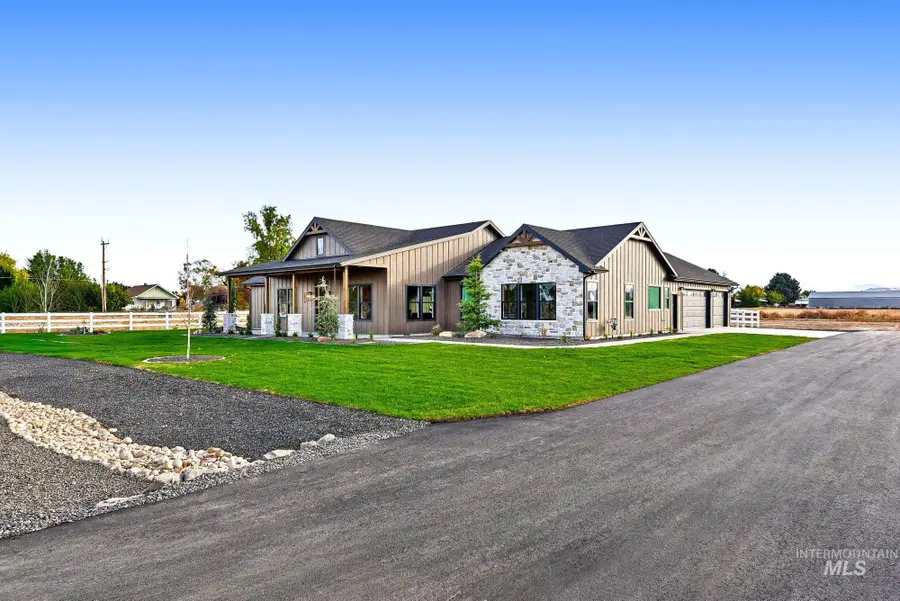 1976 Blake Rd, Emmett, ID 83617 - #2