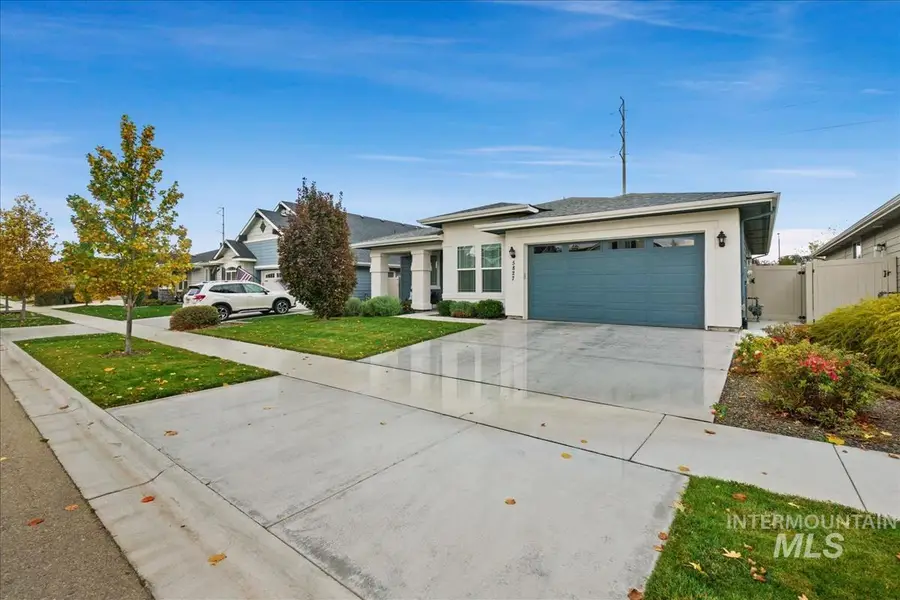 5827 W Riva Capri St, Meridian, ID 83646 - #2