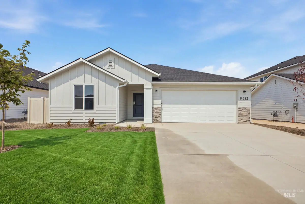 869 SW Jayhawk St, Mountain Home, ID 83647 - #1
