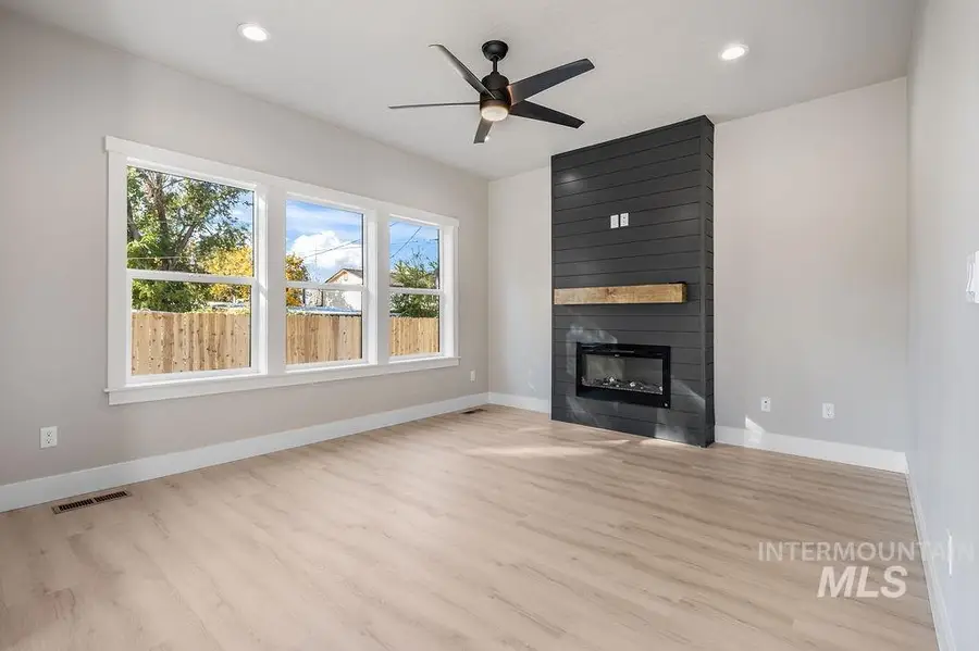 1890 N Danish Ln, Boise, ID 83704 - #3
