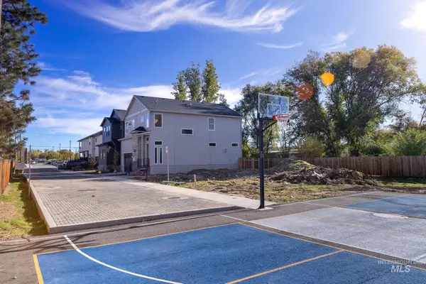 4329 N Life Tree Ln, Garden City, ID 83714