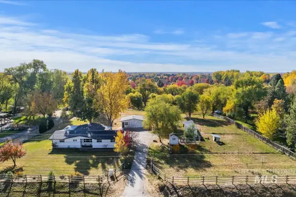 355 E Beacon Light Rd, Eagle, ID 83616
