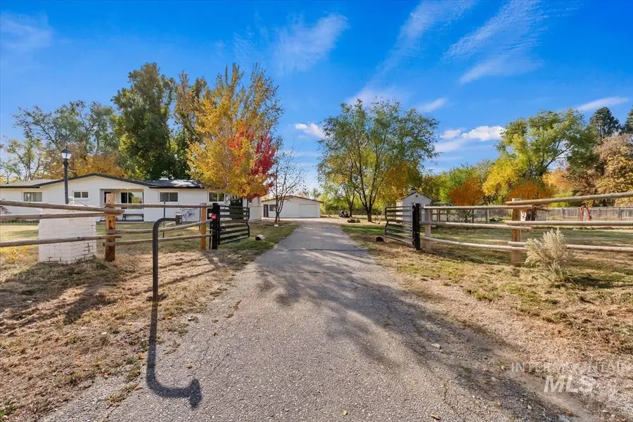 355 E Beacon Light Rd, Eagle, ID 83616 - #2