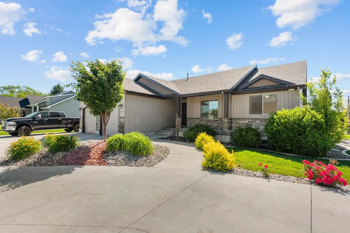 303 S Park Ave, Firth, ID 83236 - #1