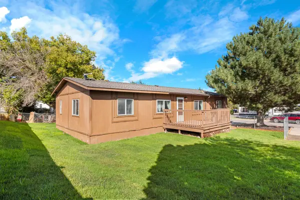 57 Chestnut Ln, Pocatello, ID 83204