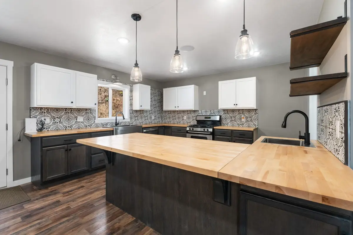 8765 N Maple Grove Ln, Pocatello, ID 83201 - Image #1