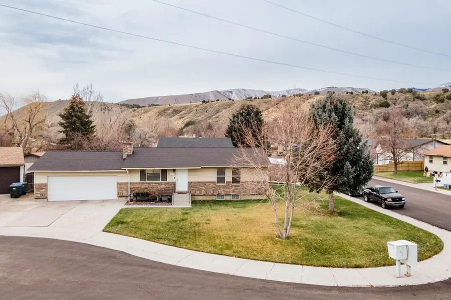 380 Kurtwood Dr, Pocatello, ID 83204 - Image #2