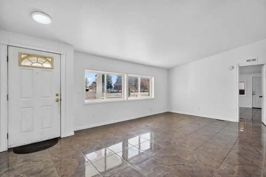 584 S 4th St W, Aberdeen, ID 83210 - #3