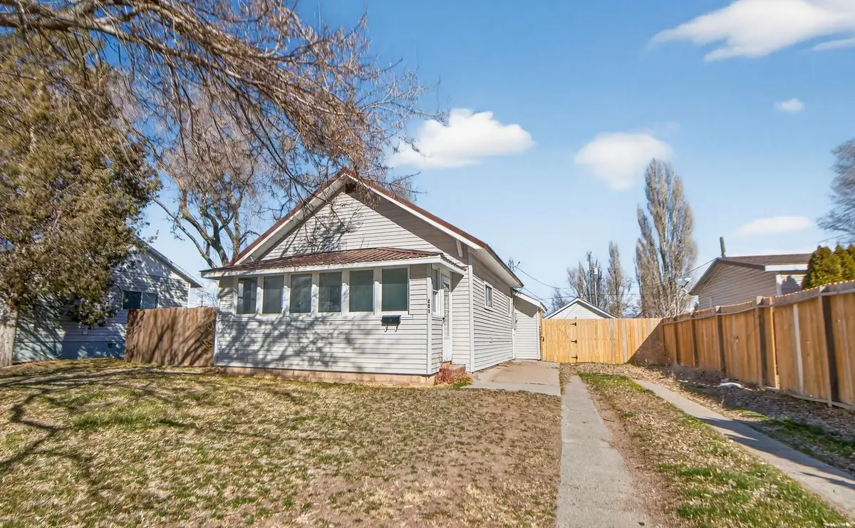 221 Madison, American Falls, ID 83211 - #1