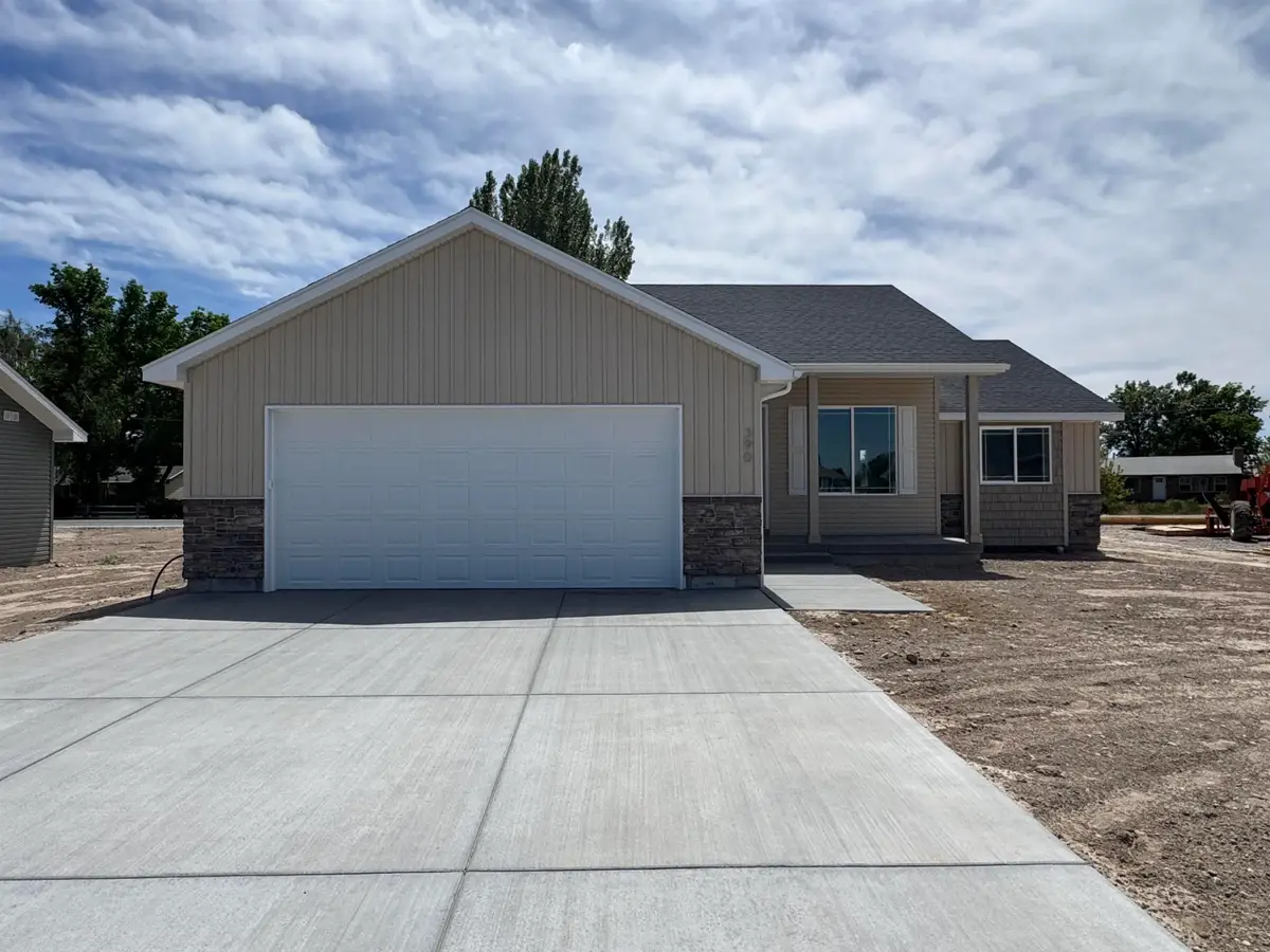 390 Wind River Dr, Shelley, ID 83274 - #1