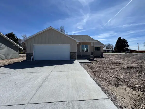 390 Wind River Dr, Shelley, ID 83274