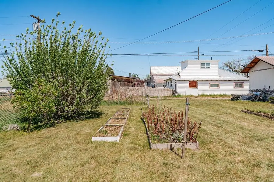 407 W Main St, Saint Anthony, ID 83445 - #2