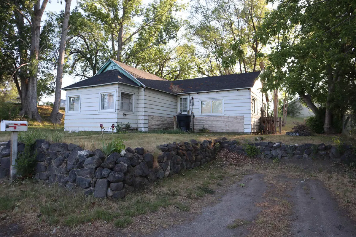 100 N Lincoln St, American Falls, ID 83211 - #1