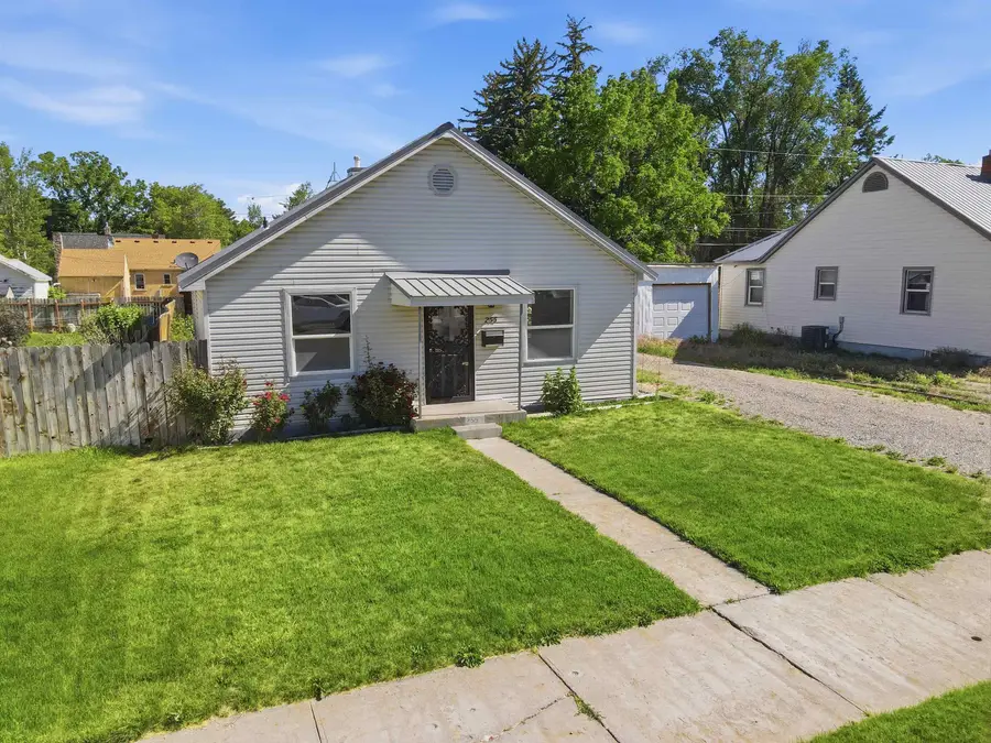 255 E 15th Street, Idaho Falls, ID 83404 - #2