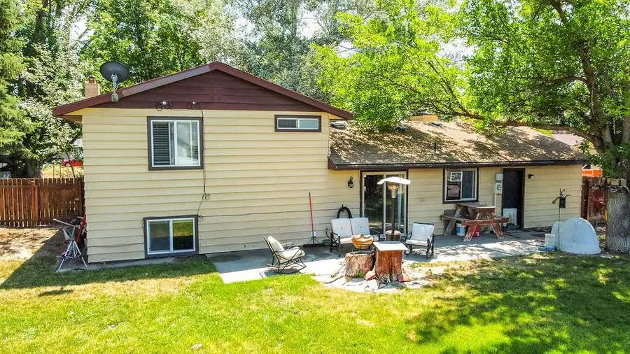 621 Lakeside Dr, Blackfoot, ID 83221 - #2