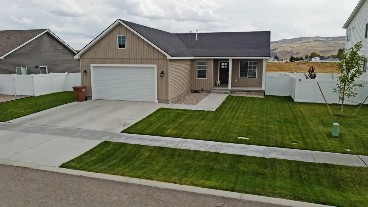 1687 Petersburg Dr, Chubbuck, ID 83202 - #1