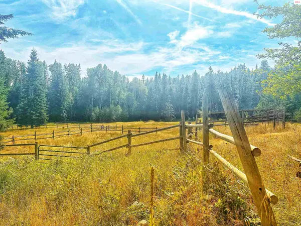 221 Maplewood Lane, Cocolalla, ID 83813