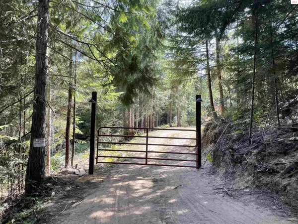 NKA Christmas Ln, Naples, ID 83847