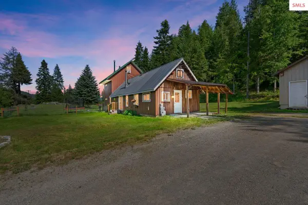 929 N Irish Rd, Sagle, ID 83860