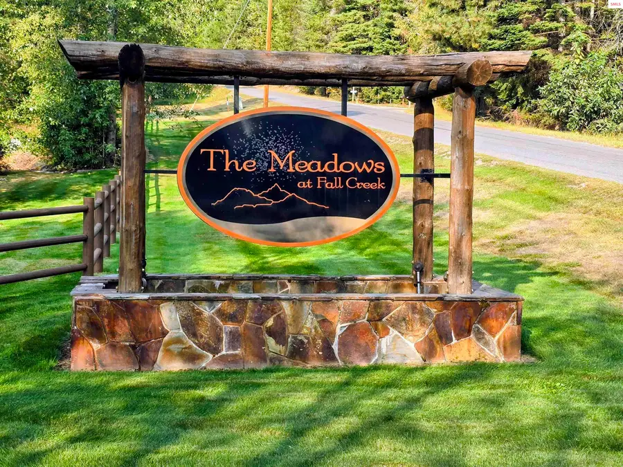 125 Ranch Rd, Naples, ID 83847 - Image #2