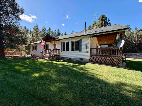 36 Kings Spur Dr, Careywood, ID 83809