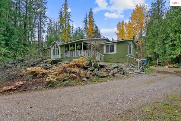 9864 Bottle Bay Rd, Sagle, ID 83860