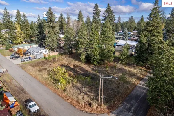 32028 N 7th Ave, Spirit Lake, ID 83869