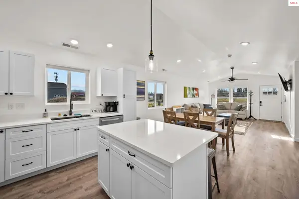 172 W Dustarr Ln, Ponderay, ID 83852