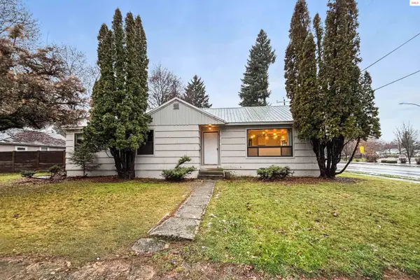 727 Sixth Avenue, Sandpoint, ID 83864