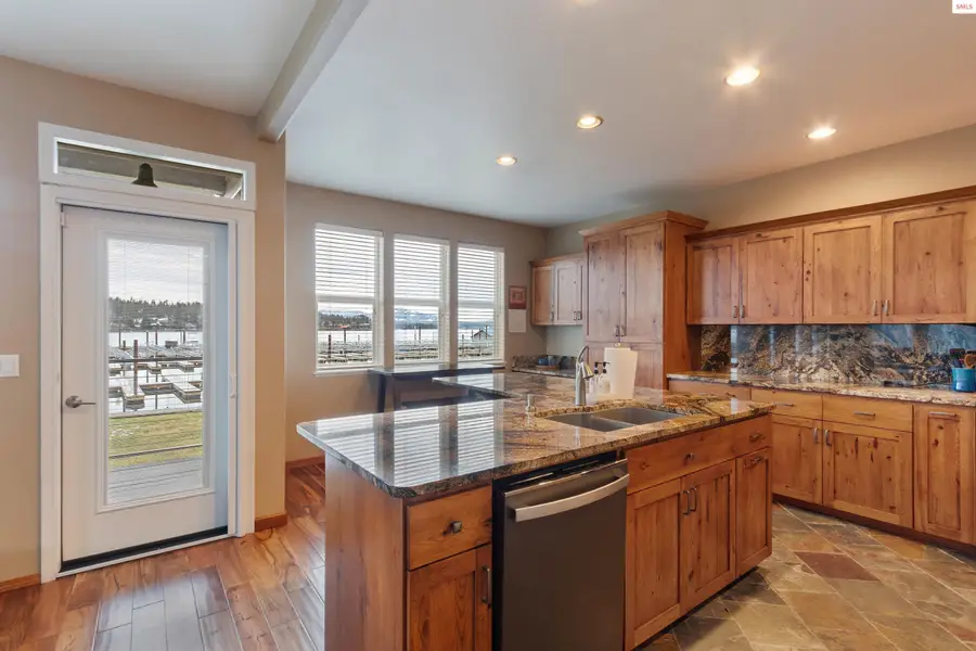 46700 Highway 200 Unit #302, Hope, ID 83836 - Image #2