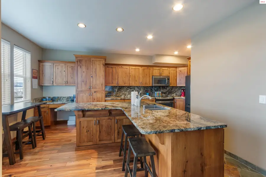 46700 Highway 200 Unit #302, Hope, ID 83836 - Image #3