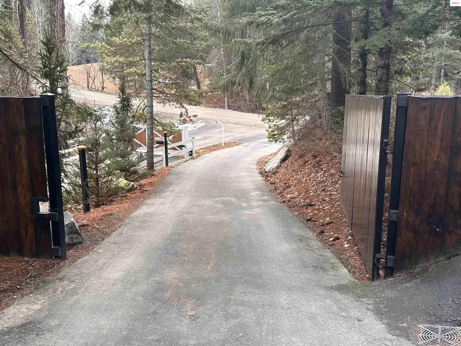 2727 Selkirk Rd, Sandpoint, ID 83864 - #2