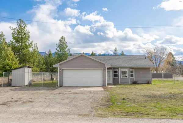 152 Cherry Ln, Moyie Springs, ID 83848