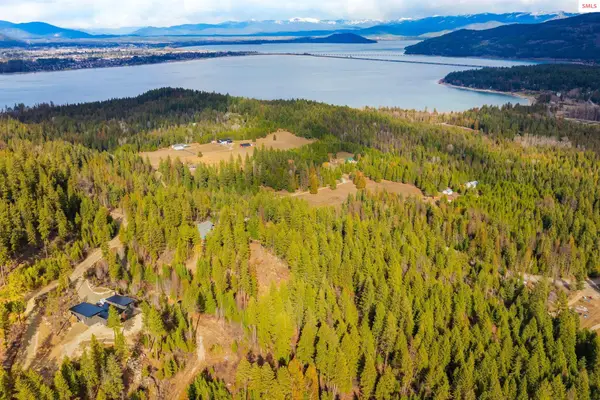 832 Mountain Ridge Dr, Sagle, ID 83860