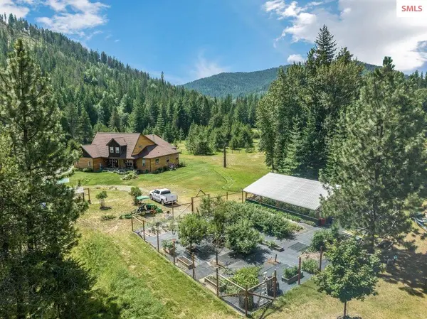 88 Fenway Dr., Sagle, ID 83860