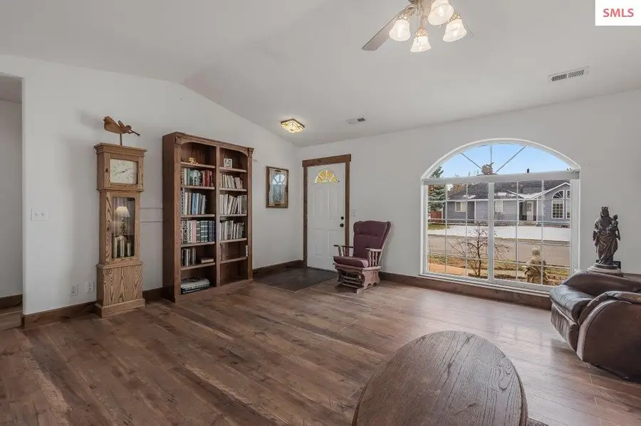 302 W 18th Ave, Post Falls, ID 83854 - #3