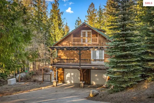 1147 Wooded Acres Dr, Sagle, ID 83860