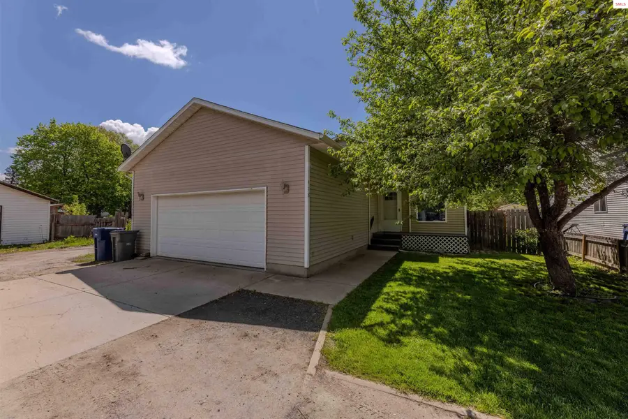 418 N Division Ave, Sandpoint, ID 83864 - #2