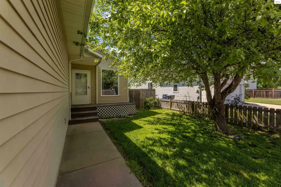 418 N Division Ave, Sandpoint, ID 83864 - #3