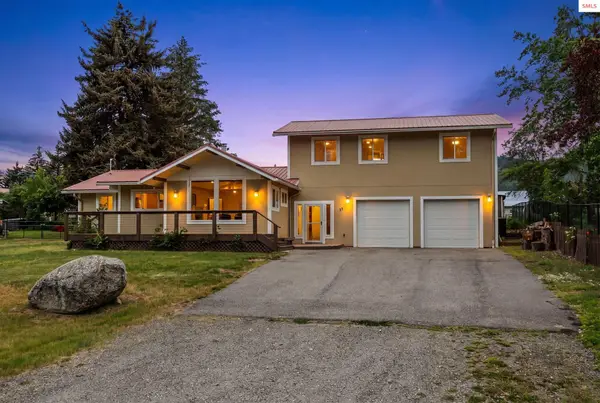 57 Laclede Shores Dr, Laclede, ID 83841
