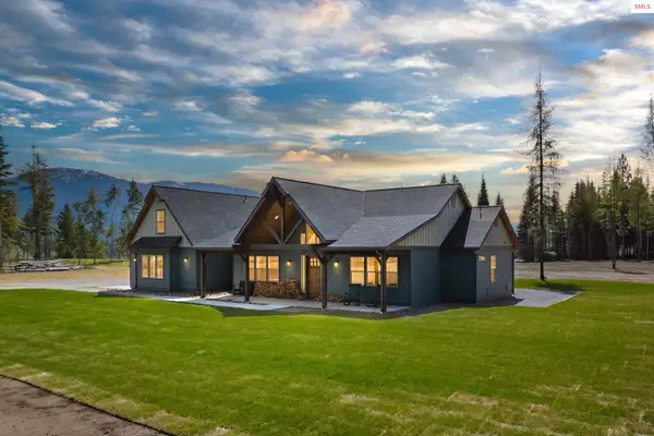 122 Windswept Ct, Naples, ID 83847