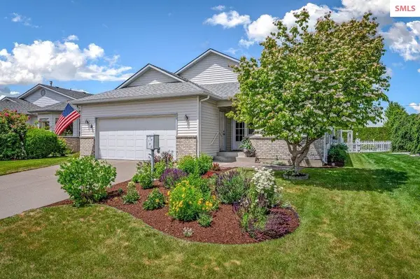 1193 W Woodlawn Dr, Hayden, ID 83835