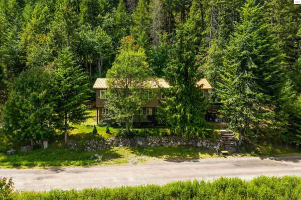 246 Midas Dr, Sagle, ID 83860