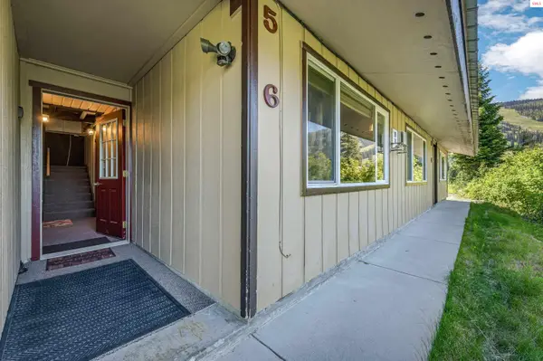 216 Mogul Hill Rd #102, Sandpoint, ID 83864