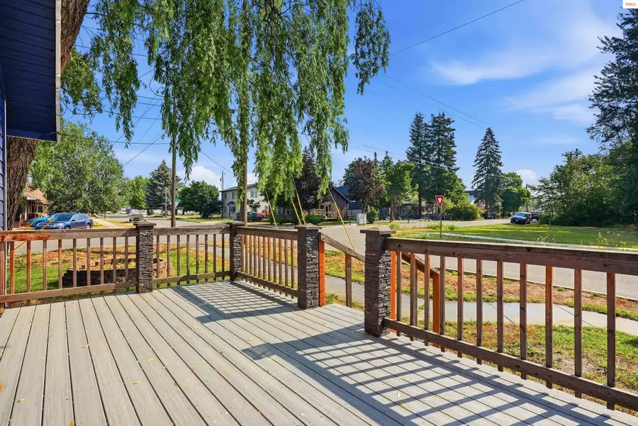 1023 W Washington Ave, Sandpoint, ID 83864 - #2