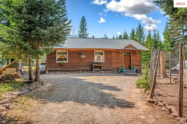 388 Trillium Ln, Moyie Springs, ID 83845