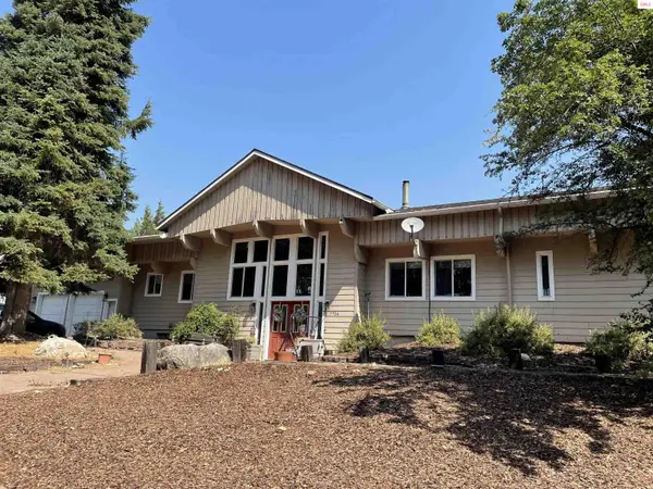 7724 Deep Creek Loop, Bonners Ferry, ID 83805