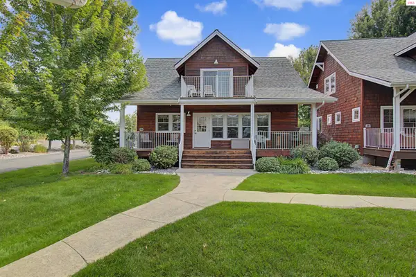 224 Pomrankey Ln, Dover, ID 83825