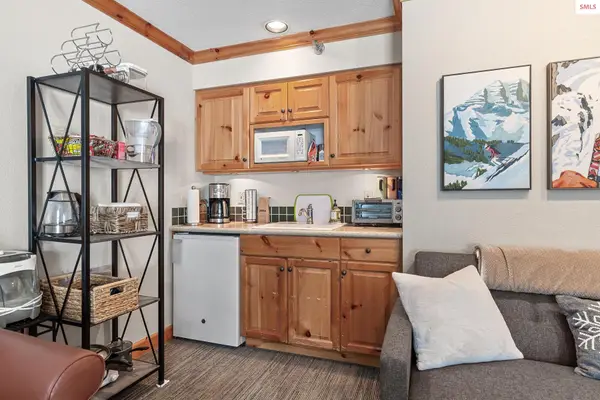 72 Great Escape Rd, Sandpoint, ID 83864